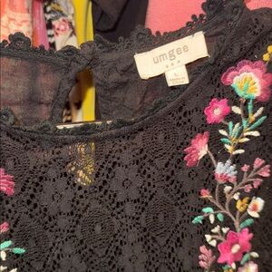 Umgee Light Weight Floral Top EUC Freaking Cute!